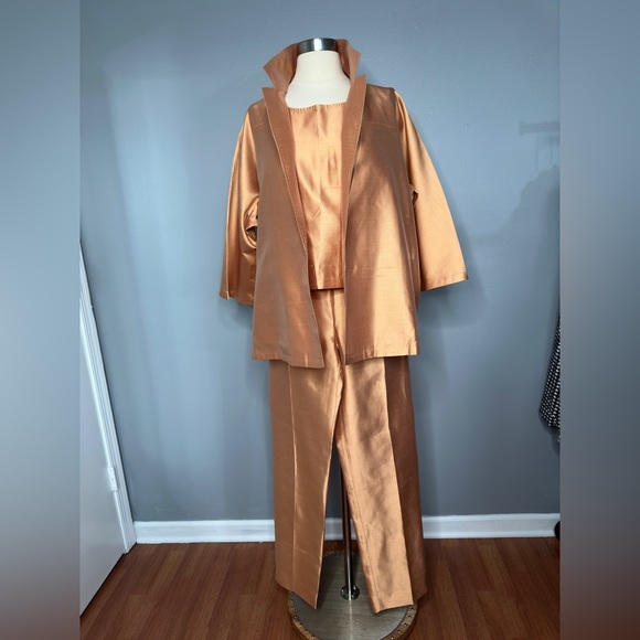 MaxMara Other - MaxMara vintage Set 100% Silk Gold